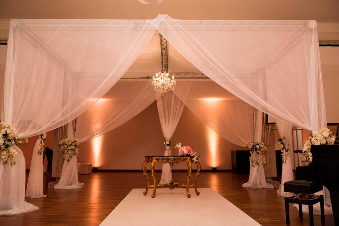 Decoração para casamentos - cenários com iluminação - Festejare Decorações e Flores