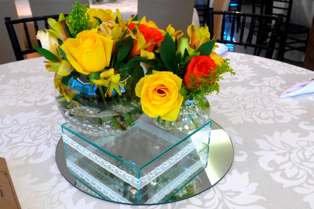 Decoração Mini Wedding arranjos de flores - Festejare Decorações e Flores