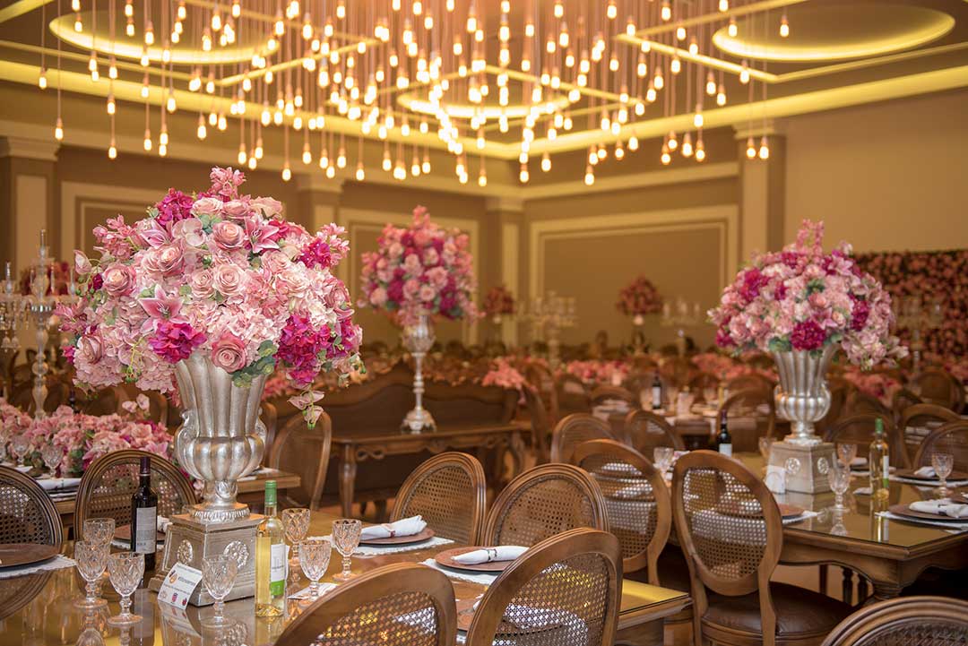 Arranjos com flores artificiais - Festejare Decorações