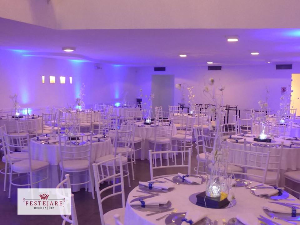 Decoração de festa temática Reino Gelado para aniversário de 15 anos Decoração de festa temática Reino Gelado para aniversário de 15 anos