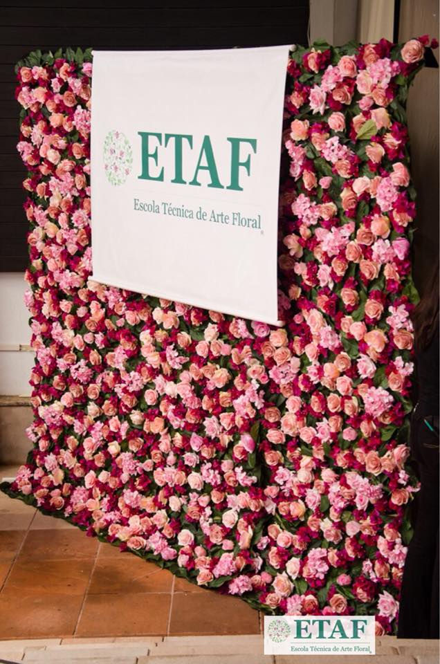 Painel de flores para o evento Fashion for Life Painel de flores para o evento Fashion for Life
